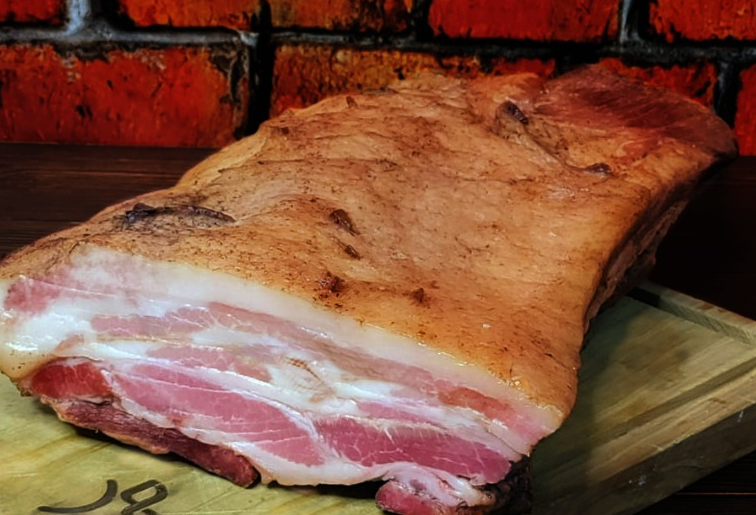 Tocineta curada artesanal CAVI panceta de cerdo curacion en seco