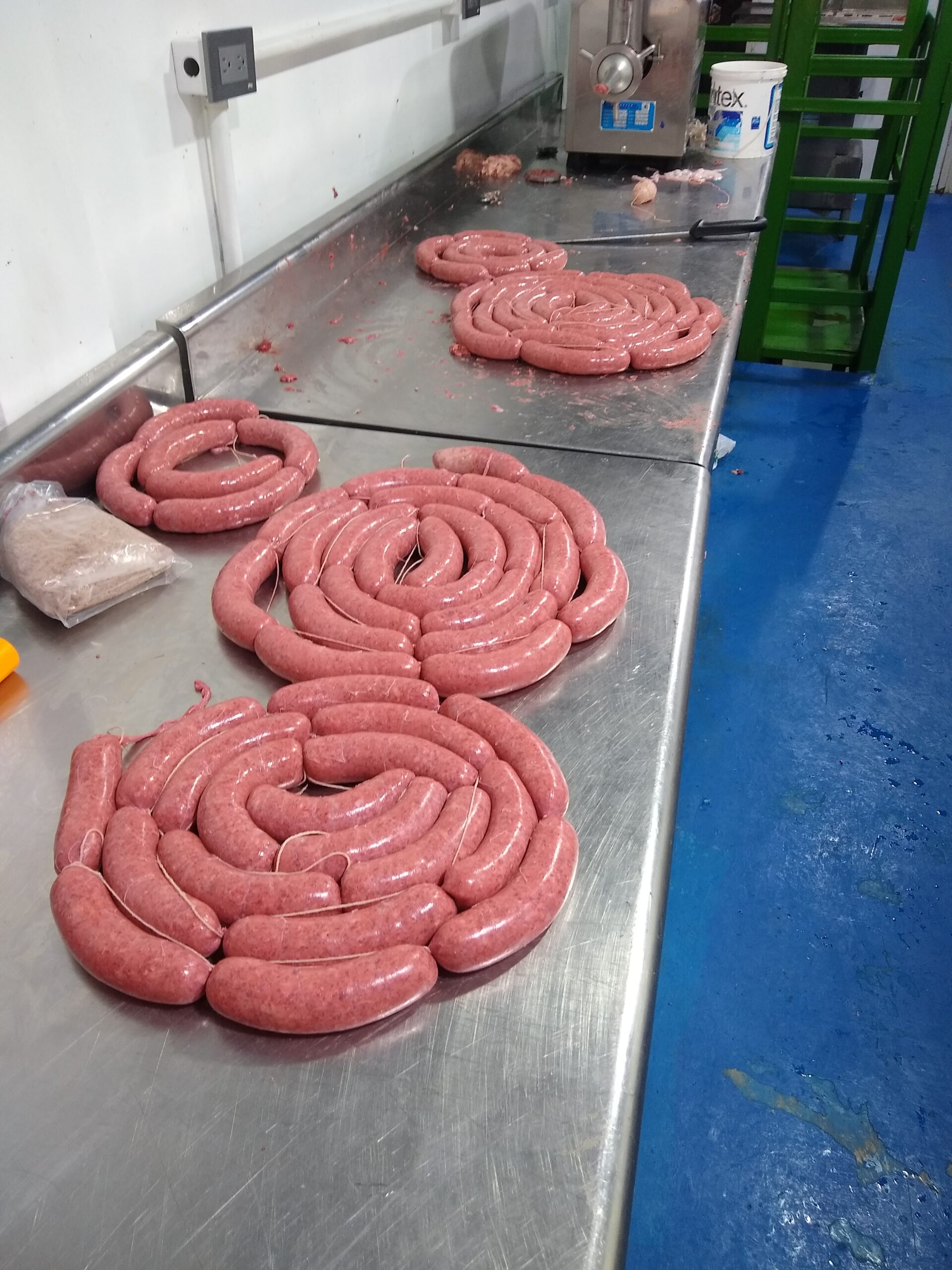 Chorizos artesanales frescos elaborados en CAVI, Yaracuy Venezuela